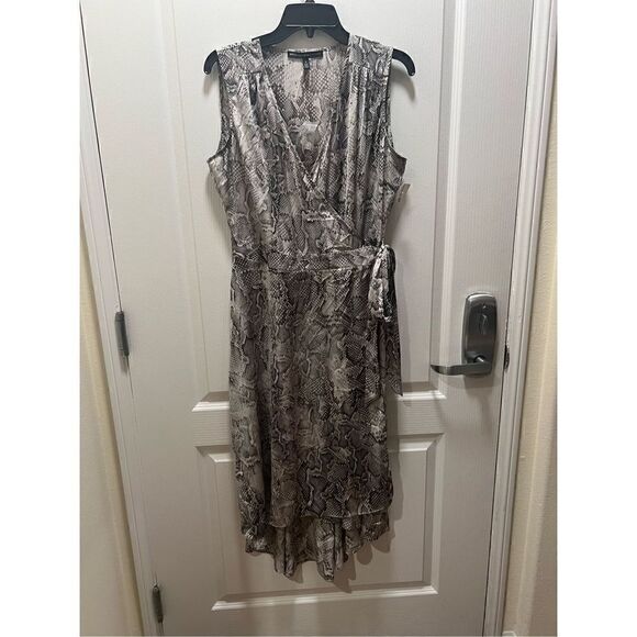 White House Black Market Women's Dress 10 Wrap Midi Snake Gray Sleeveless Hi Low - Picture 2 of 3